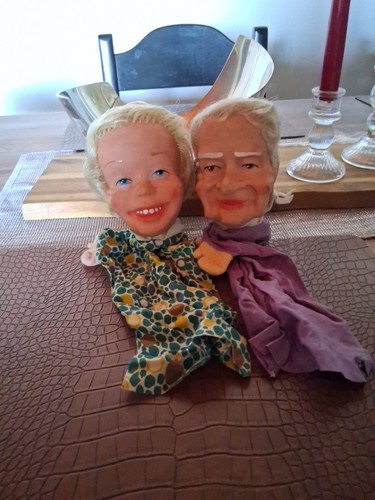 Sehr alte handpuppen - sehr,
